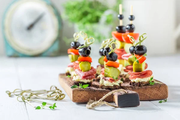 Comida caseira com vários dedos com legumes e ervas para festa — Fotografia de Stock