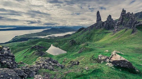 Berühmter Blick auf den alten Mann von Storr, Schottland, vereinigtes Königreich — Stockfoto