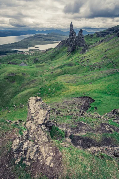 Bouřlivých mračen nad Old Man of Storr, Skye — Stock fotografie