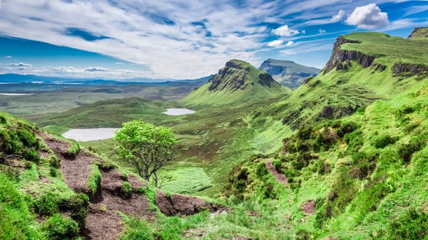 Quiraing verde em Scotland, Reino Unido — Fotografia de Stock