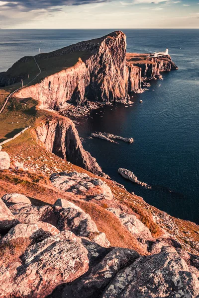 Stunning dusk at the Neist point lighthouse in Scotland — Stock Photo, Image