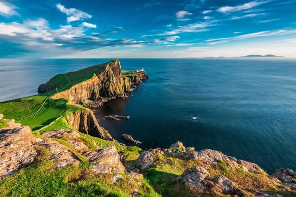 Breathtaking dusk at the Neist point lighthouse in Scotland — Stock Photo, Image