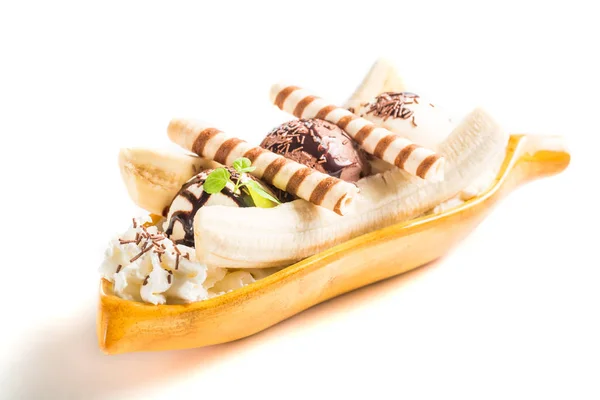 Helado de plátano dulce sobre fondo blanco — Foto de Stock