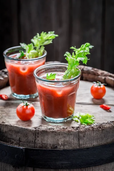 Cóctel de marihuana fría con tomates y apio —  Fotos de Stock