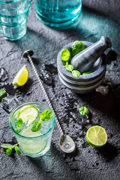 Cold and tasty cocktail made of rum and herbs — Stock Photo, Image