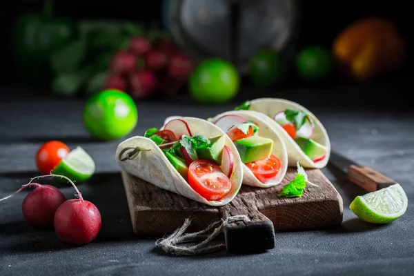 Goditi i tuoi tacos come spuntino per una festa — Foto Stock