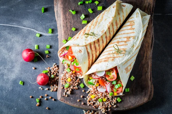 Healthy vegetarian tortilla with groats, chive and cherry tomatoes — Stock Photo, Image