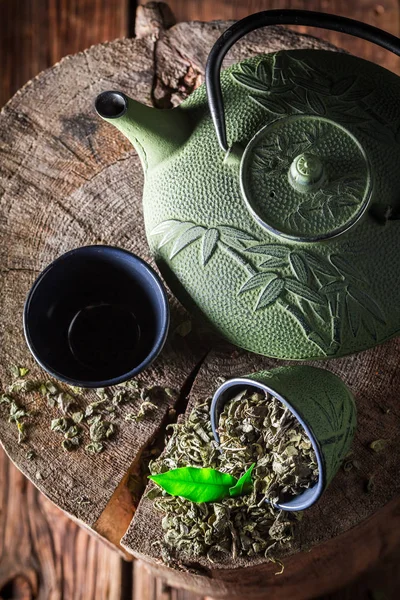 Delicious green tea on old wooden stump — Stock Photo, Image