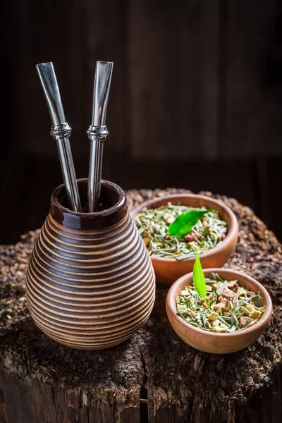 Deliciosa yerba mate con bombilla y calabaza —  Fotos de Stock