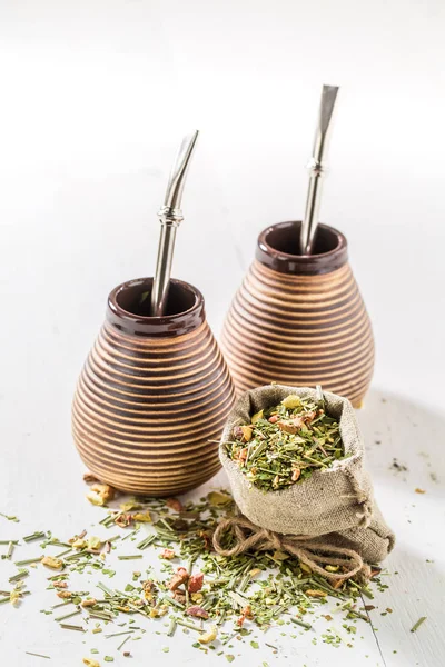 Genießen Sie Ihre Yerba Mate mit Kalebasse und Bombilla — Stockfoto