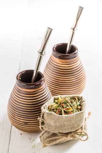 Köstliche Yerba Mate mit Kalebasse und Bombilla — Stockfoto