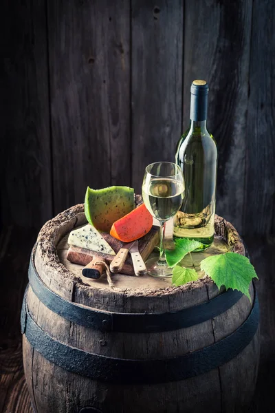 Chardonnay wine and mix of cheese on oak barrel — Stock Photo, Image