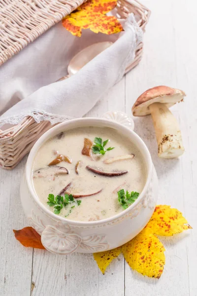 Enjoy your mushroom soup with mushrooms and parsley — Stock Photo, Image