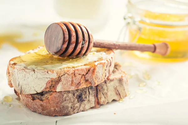 Fresh sandwich with honey and milk for breakfast — Stock Photo, Image