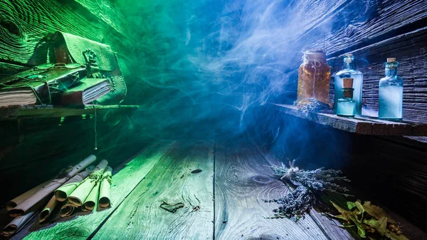 コピー スペース ハロウィーンの魔法のコテージ — ストック写真