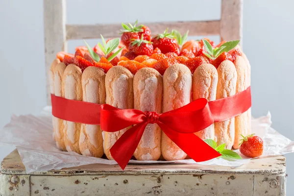 Torta casera hecha de frutas frescas y jalea — Foto de Stock