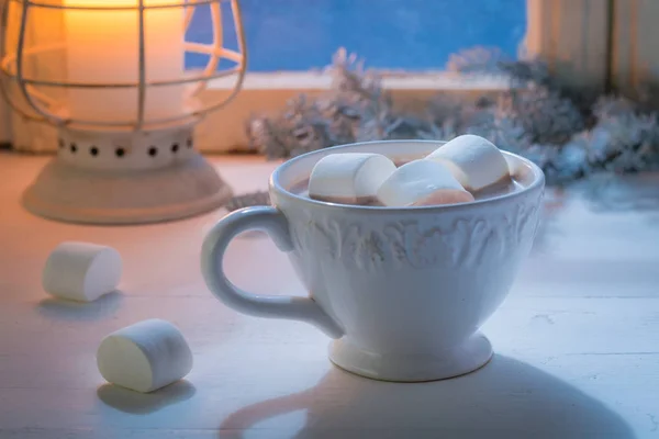 Enjoy your homemade Christmas chocolate with marshmallows and candle — Stock Photo, Image