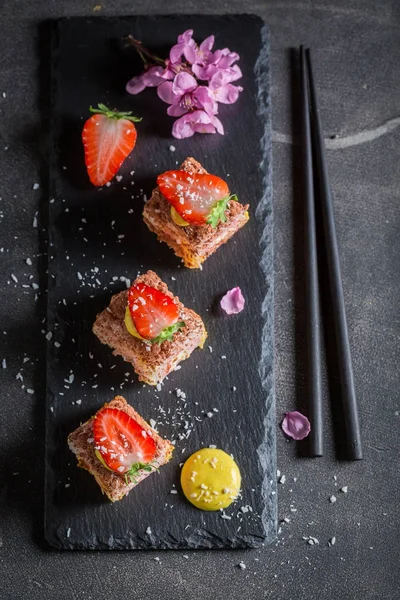 Tasty sweet sushi made of strawberry and mango — Stock Photo, Image