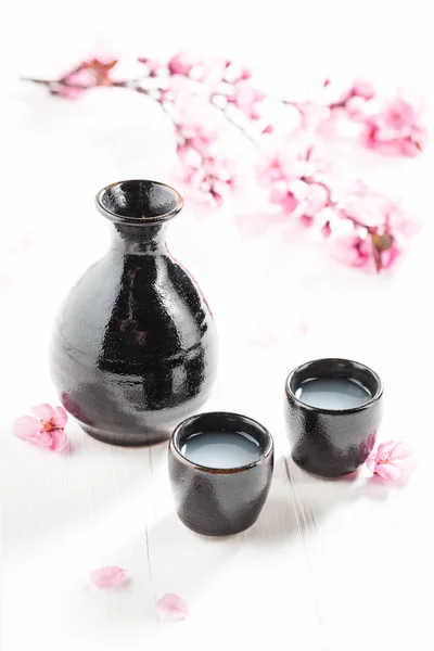 Sabroso y fuerte sake en el restaurante japonés —  Fotos de Stock