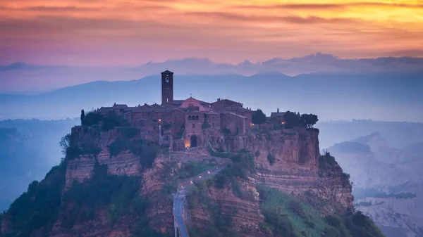 Dawn in Old town of Bagnoregio in Umbria, Italy — Stock Photo, Image