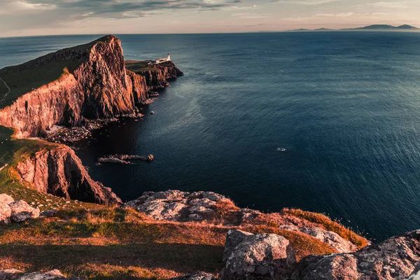 Skymning vid Neist point lighthouse, Skottland, Storbritannien — Stockfoto