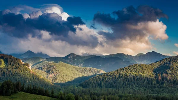 황혼, 자 코 파 네, 폴란드, 유럽에서 tatra 산 — 스톡 사진
