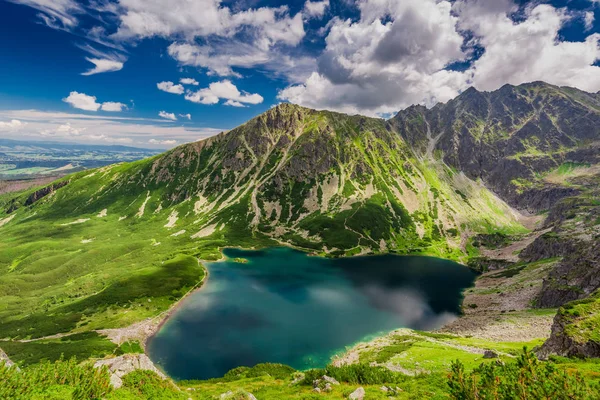 Nascer do sol em Czarny Staw Gasienicowy no verão, Tatras — Fotografia de Stock