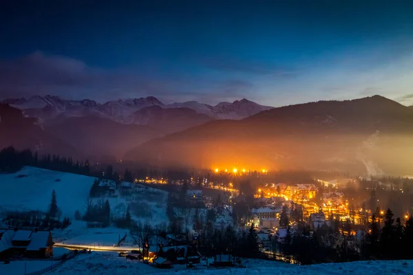 Competizioni di sci in inverno a Zakopane al tramonto, Polonia — Foto Stock