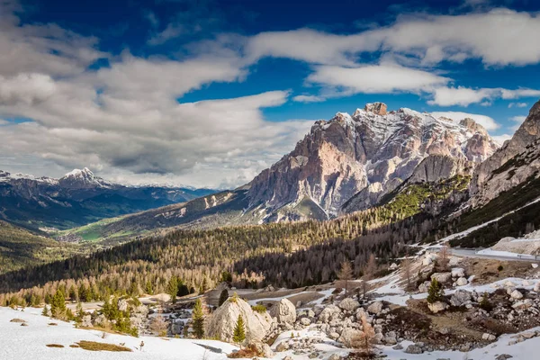 파 쏘 Falzarego, Dolomites, 이탈리아에서 아름 다운 일출 — 스톡 사진