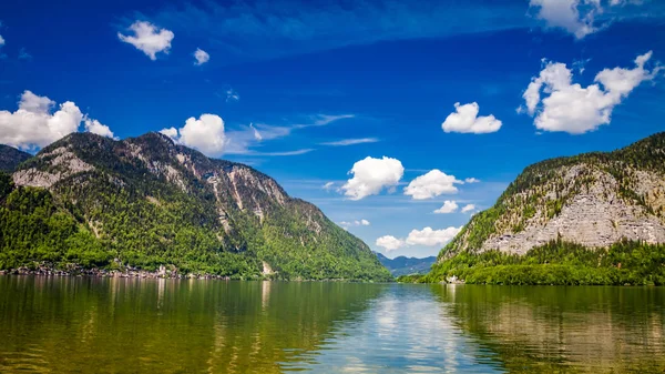 Alpes y lago de montaña en verano, Austria, Europa — Foto de Stock