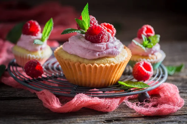 Fresh raspberry muffin made of cream and fruits — Stock Photo, Image