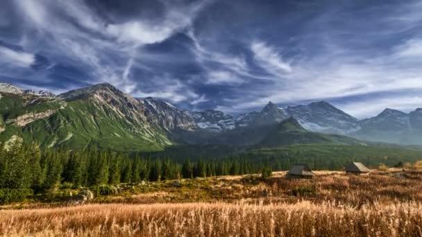 Εκπληκτική φθινόπωρο στα όρη Tatras στο ηλιοβασίλεμα, Πολωνία, Timelapse — Αρχείο Βίντεο