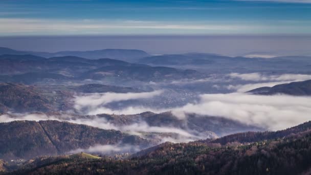 Tatras 山谷中的流动雾在日出, 波兰, 时差 — 图库视频影像