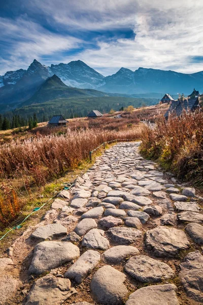 Prachtige pad naar de vallei van de berg in de Tatra in Polen — Stockfoto