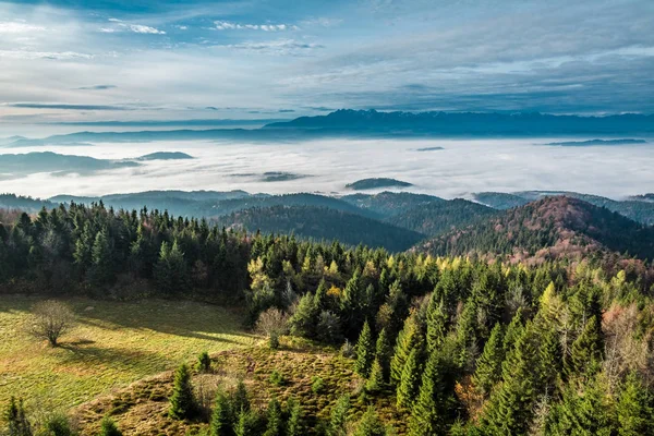 Bela vista para Tatras ao nascer do sol no outono — Fotografia de Stock