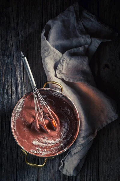 Hemmagjord choklad gjord av mjölk, socker och kakao — Stockfoto