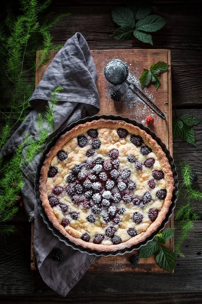新鮮な果物のおいしい、甘いブラックベリーのパイ — ストック写真