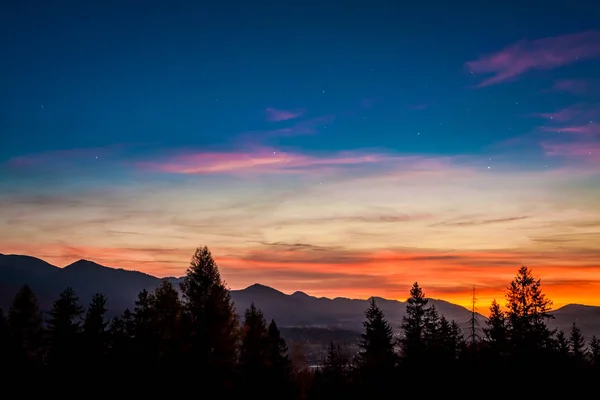 Puesta de sol en la montaña Tatras en Zakopane en Polonia — Foto de Stock