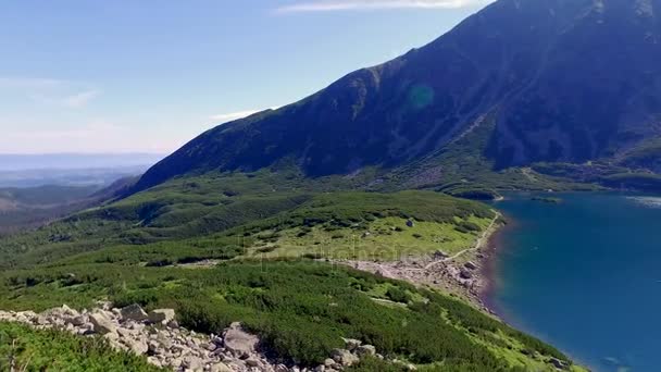 Vue de Czarny Staw Gasienicowy en été, montagnes Tatra, Pologne, Europe — Video