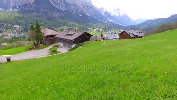 Bergen City Cortinad Ampezzo Dolomiterna Italien — Stockvideo