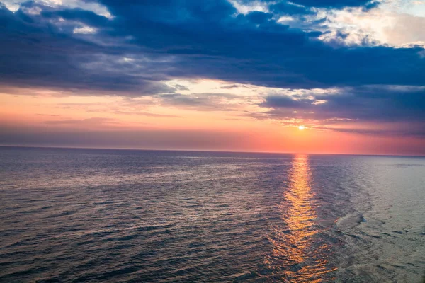 Beautiful dusk over calm ocean with sun beam, Europe — Stock Photo, Image