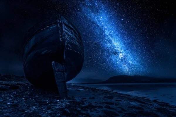 Abandoned ship wreck in Fort William at night, Scotland — Stock Photo, Image