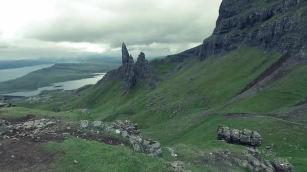 Διάσημη place γέροντας του Storr στη Σκωτία, Ευρώπη — Αρχείο Βίντεο