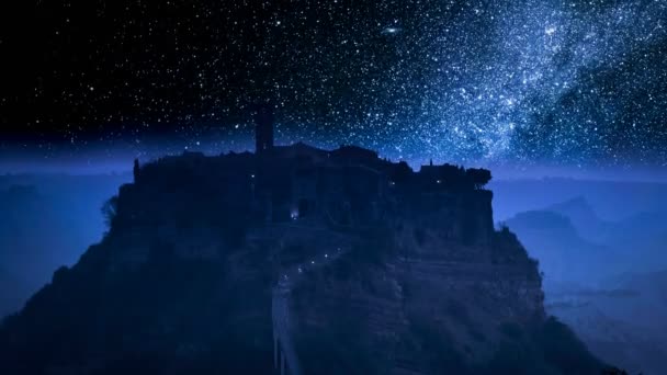 Vackra gamla stad av Bagnoregio nattetid med Vintergatan, Italien — Stockvideo
