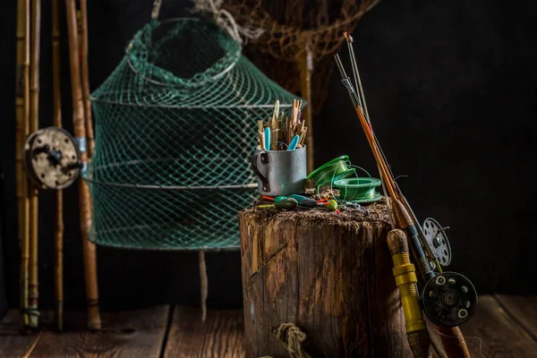 Equipamento para pesca com moscas, carros alegóricos e varas — Fotografia de Stock