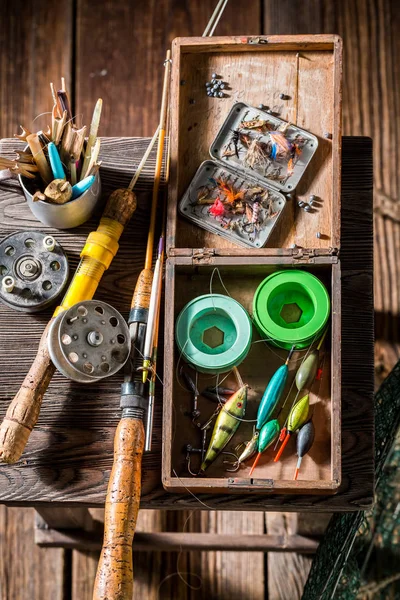 Equipamento artesanal para pesca com carros alegóricos, ganchos e varas — Fotografia de Stock
