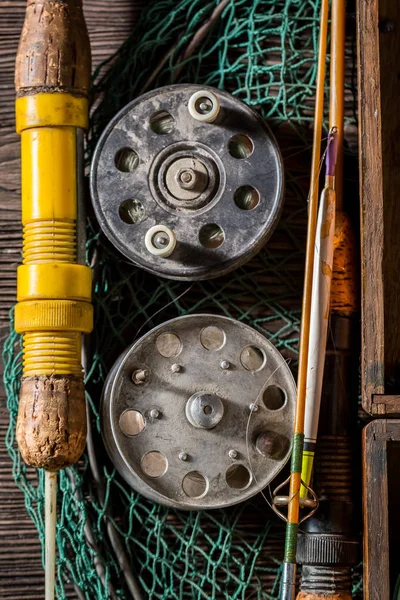 Equipamento de pescador artesanal com haste de pesca e iscas — Fotografia de Stock