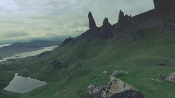 Molnigt Väder Bergen Gubbe Storr Skottland Europa — Stockvideo