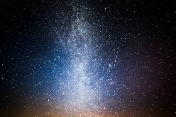 美しい宇宙と夜は百万の星と星座 — ストック写真