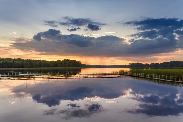 ポーランドの湖の美しい夕日 — ストック写真